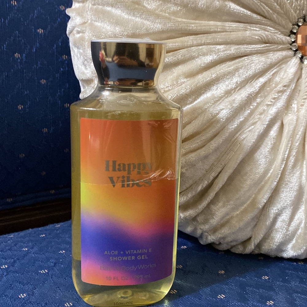 BATH & BODY WORKS SET. . . HAPPY VIBES SCENT - Picture 3 of 6